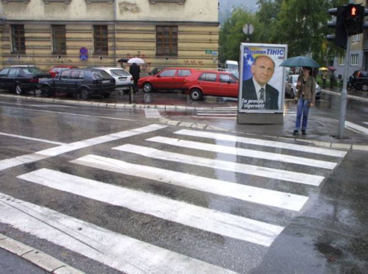 Reklamni pano na trotoaru