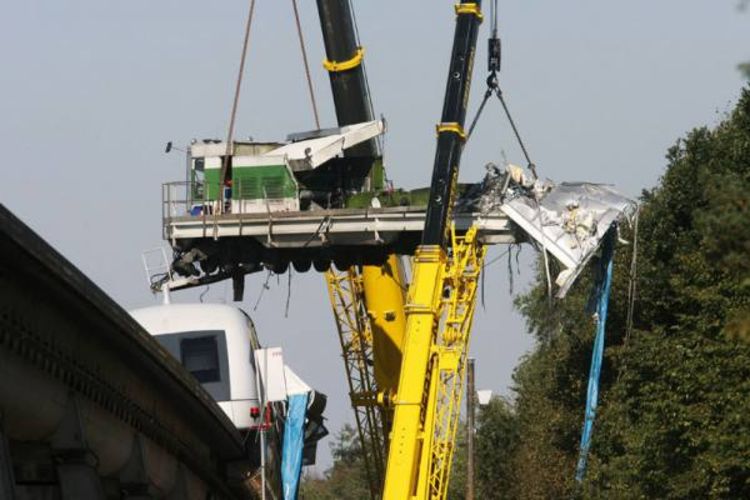 Leteći voz udari u auto