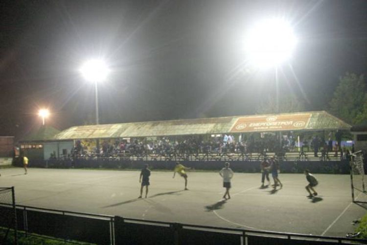 Puštena rasvjeta na sportskim terenima