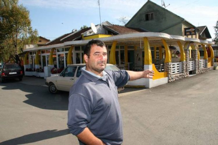 Pucao u bivšu djevojku ispred kafića