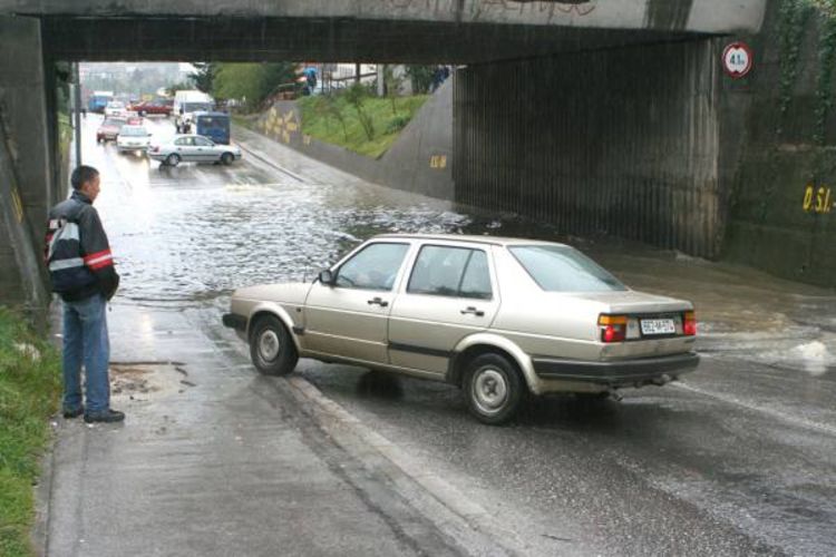 U Sarajevu poplavljene glavne saobraćajnice