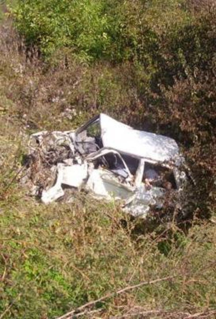 Automobil udario u voz, troje poginulih