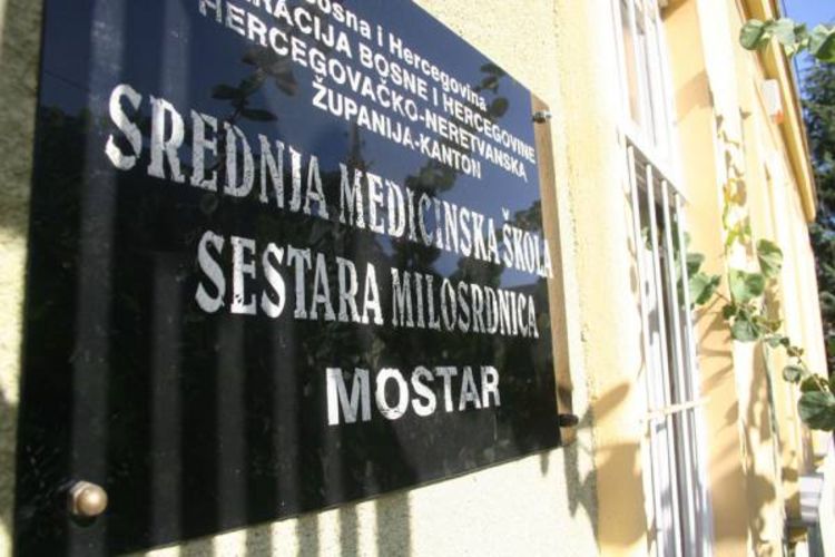 Sumnjaju u kvalifikacije direktora