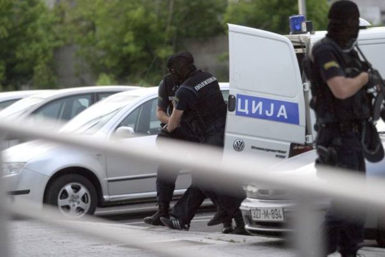 Natjerao mladića da popije otrov