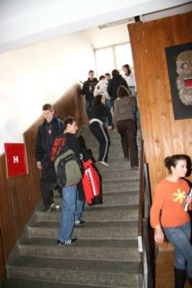 Učenik u školu donio bombu