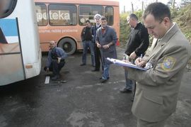 Inspektori skinuli tablice s autobusa "Čivčija tursa"