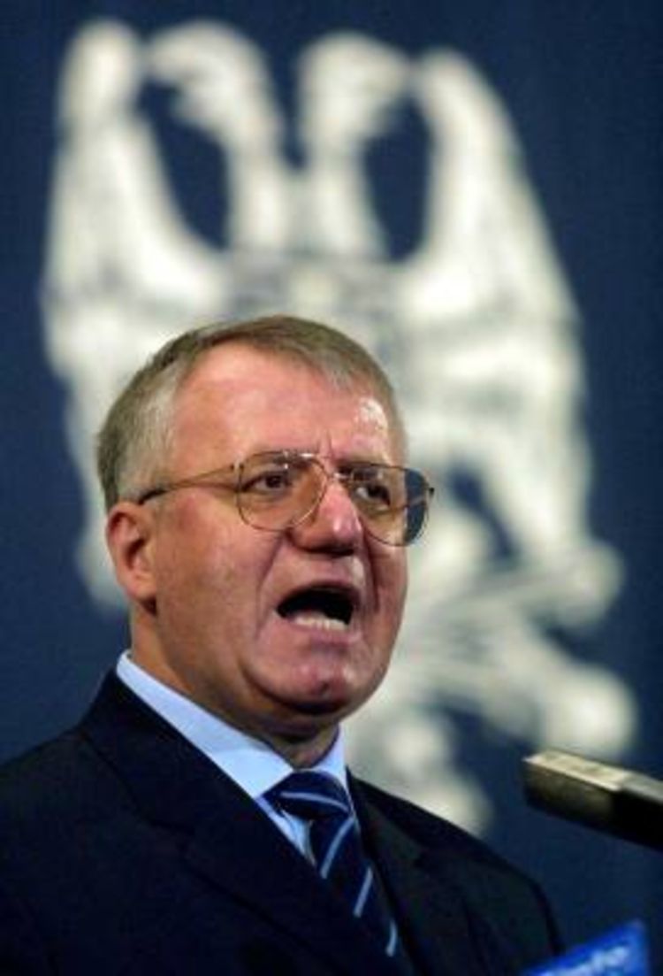 Šešelj veoma slab, ali odlučan da nastavi štrajk