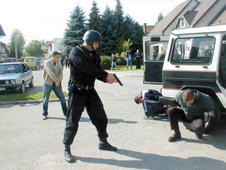 Miletiću podršku dalo oko 760 službenika