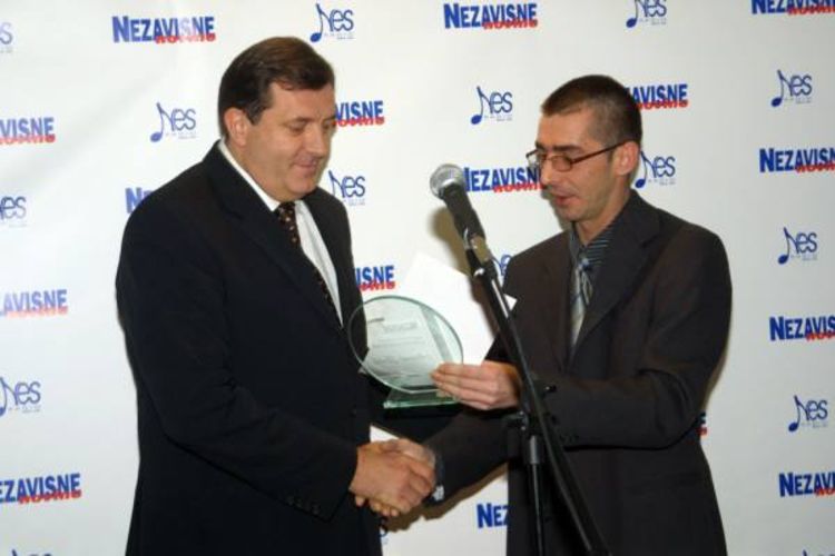 Dodik ličnost 2006. godine, Hadžiomerović dobitnik nagrade "Nikola Guzijan"