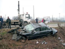 Dvije osobe poginule, tri teško povrijeđene