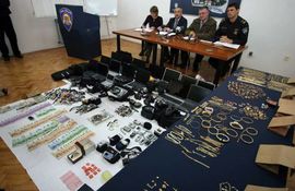 Banjalučani švercovali tehničku robu, zlatni nakit, drogu i evre