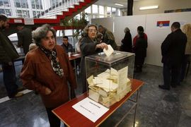 Veliki odziv birača najavljuje prednost demokratskih snaga