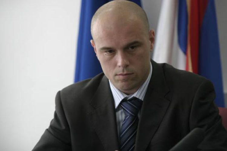 Kriminalci pripremaju atentat na Milana Tegeltiju