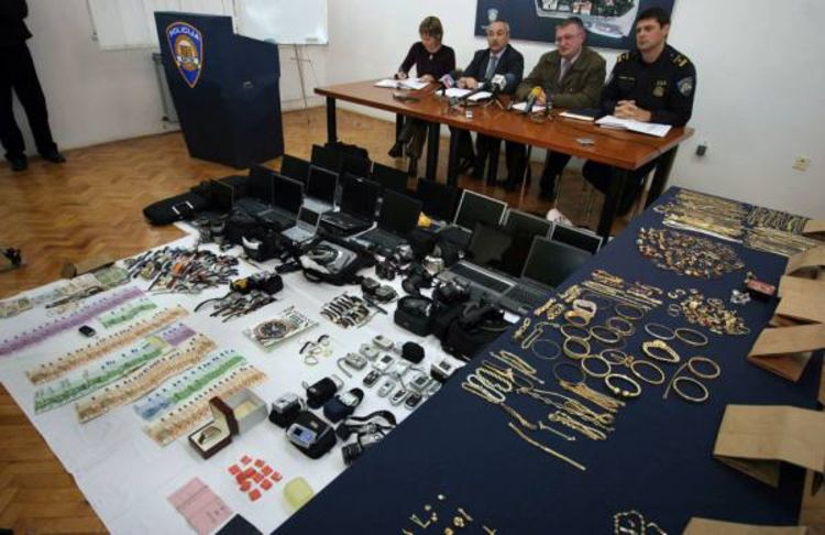 Banjalučani švercovali tehničku robu, zlatni nakit, drogu i evre