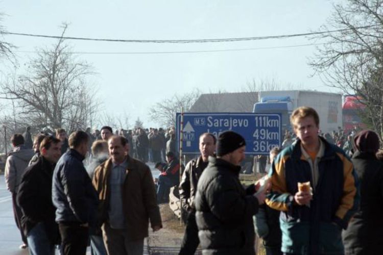 Radnici blokirali put M17