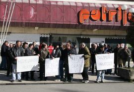 Blokirali glavni ulaz u Prijedor