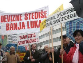 Slovence u Sarajevu izviždale prevarene štediše