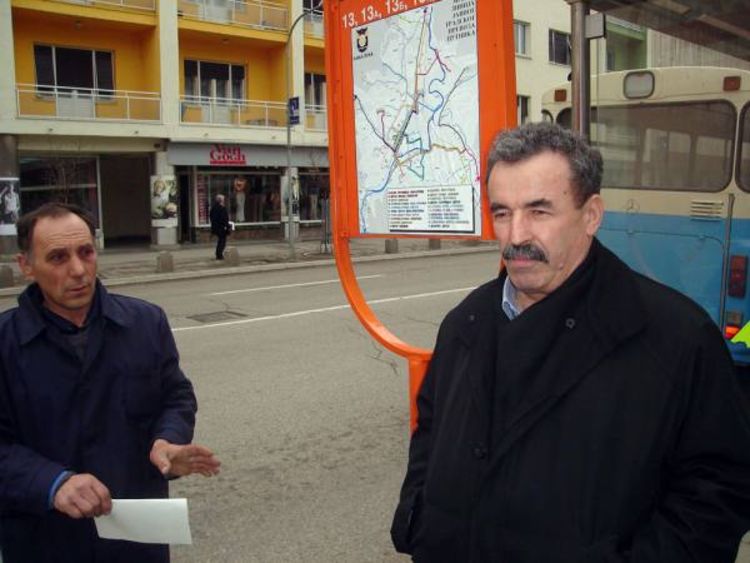 Na stajalištima nove naljepnice s redom vožnje