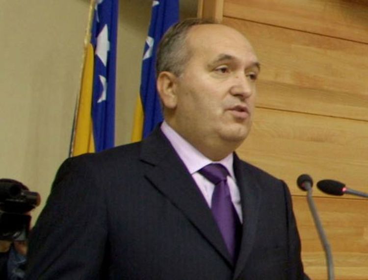 Haris Bašić: Truju nas uvoznom naftom, a ne daju da Rafinerija radi