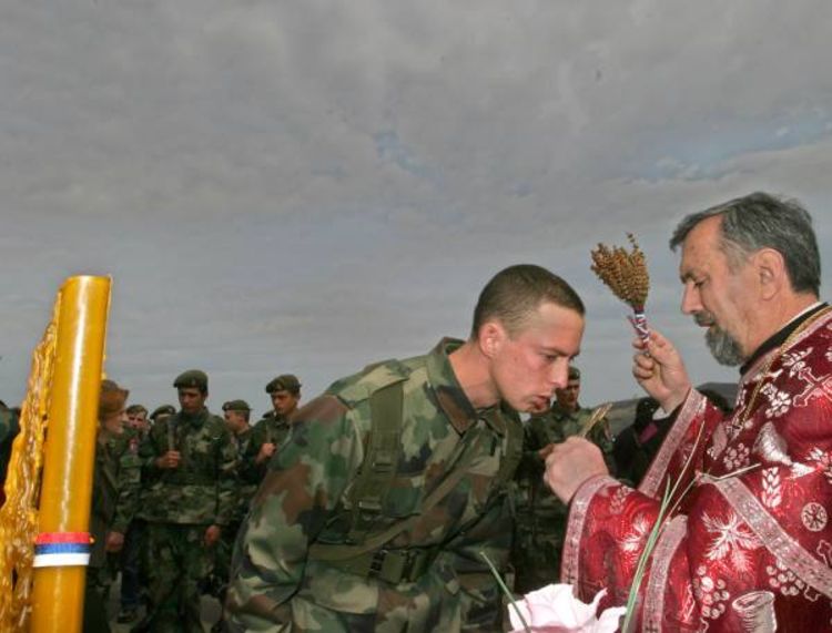 Vjerski službenici u vojnim uniformama