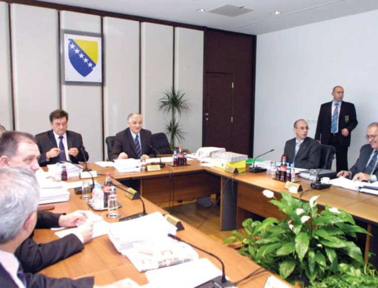 Funkcionerima veće dnevnice i topli obrok