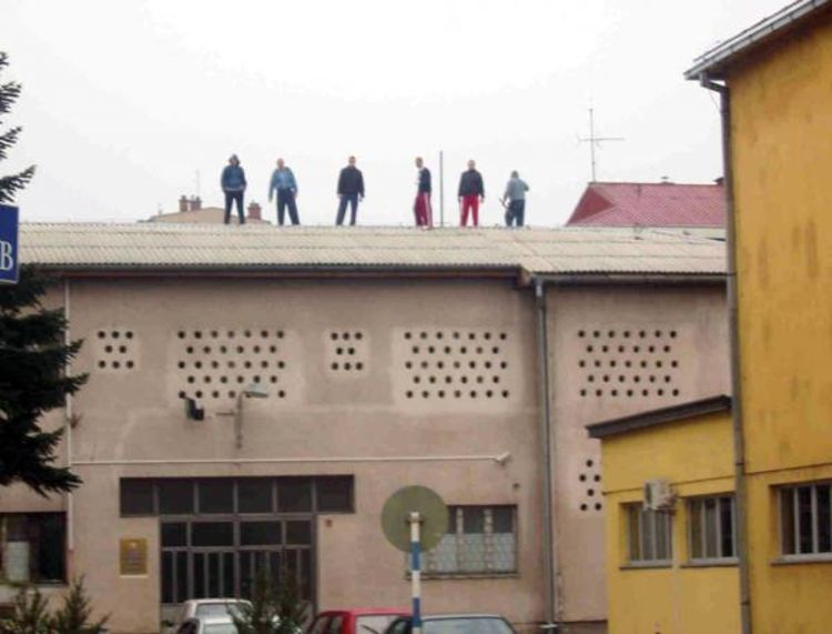 Zatvorenici razoružali čuvare