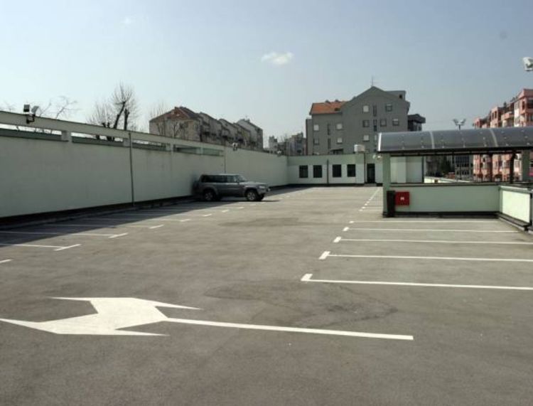 Javna garaža u Boriku prazna
