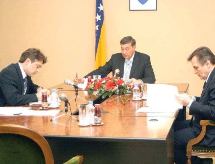 Silajdžić i Komšić preglasali Radmanovića