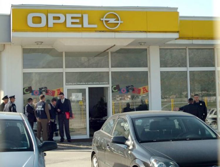 Sporna prodaja 87 auta MUPu HNK