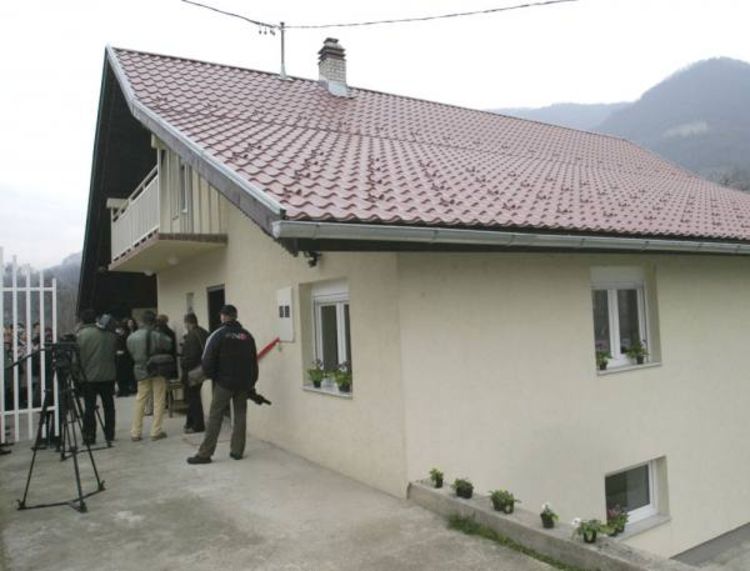 Troje stanara u sigurnoj kući