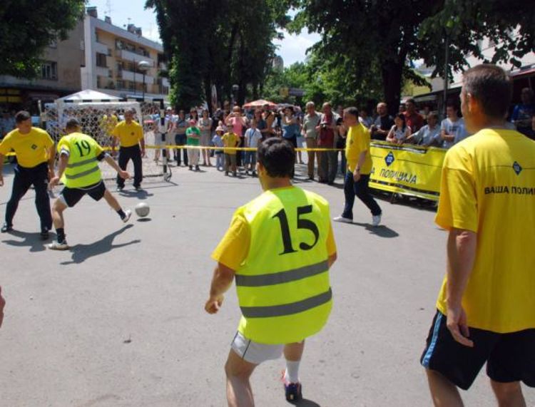 Političari i policija neriješeno na terenu