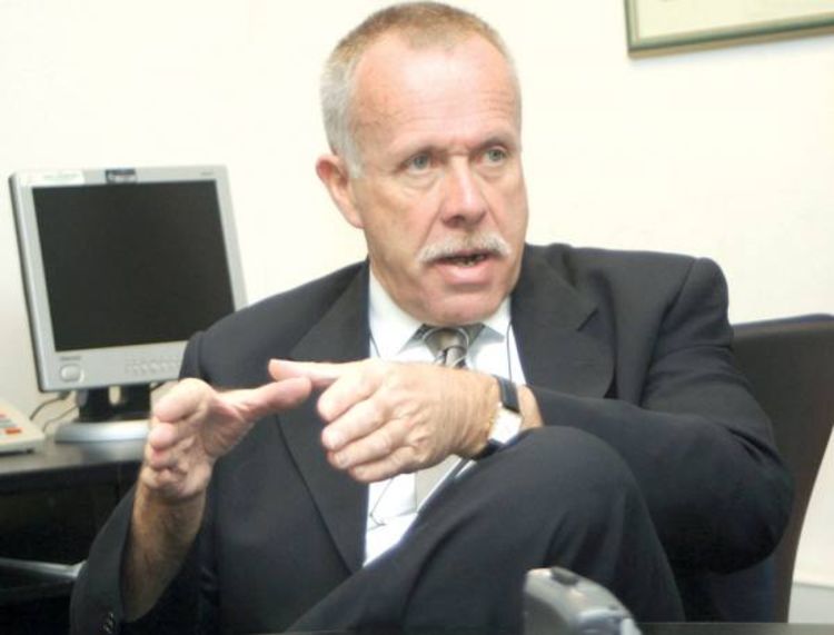 Daglas Meklheni: Nećemo nametati rješenja