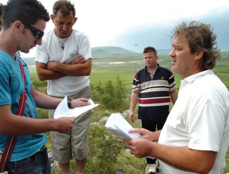 Četiri feninga za kvadrat zemlje