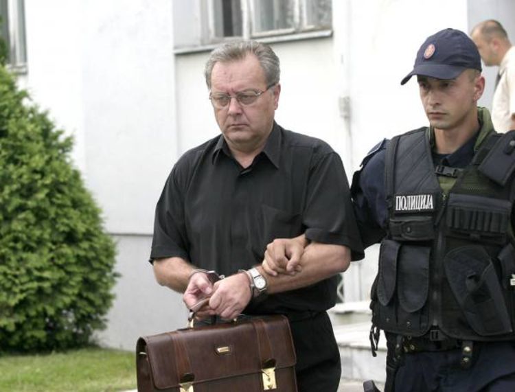Uhapšen bivši direktor i šest službenika