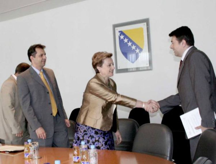 Ustavne promjene završiti u parlamentu