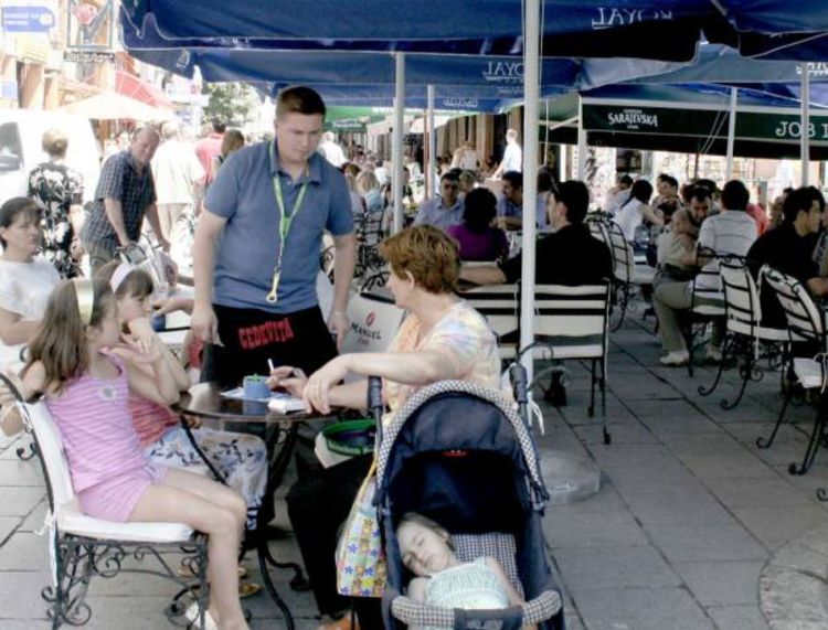 Kafana previše, originalnosti premalo