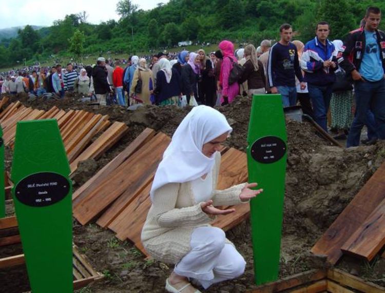 Ukopano 465 žrtava