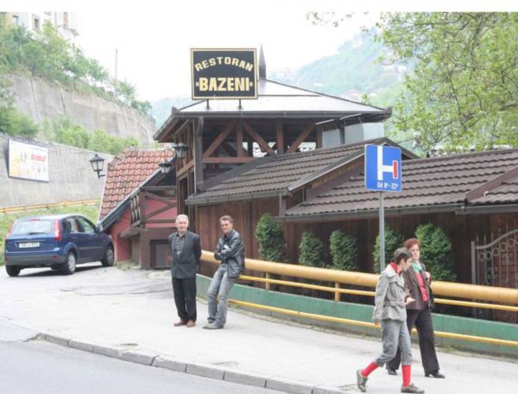 Ko sve tamo pjeva