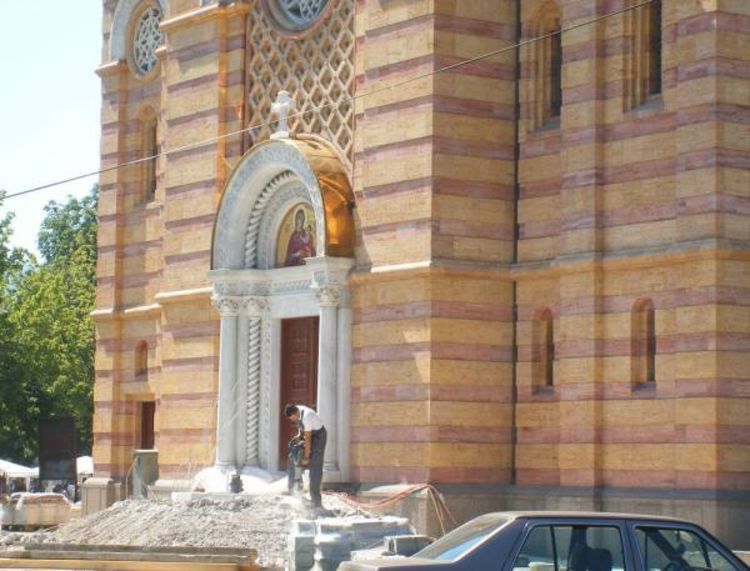 Rade prilaz hramu Hrista Spasitelja