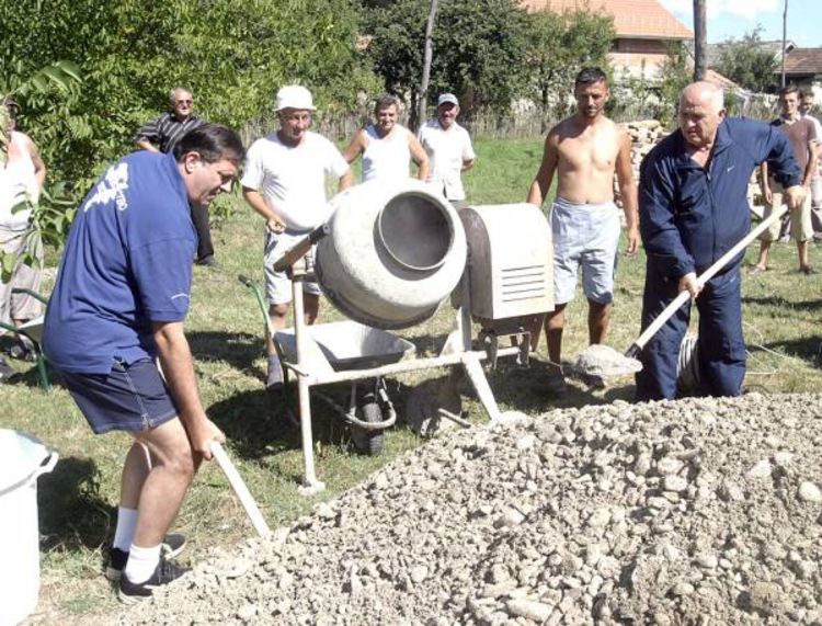 Dodik radnik na gradilištu