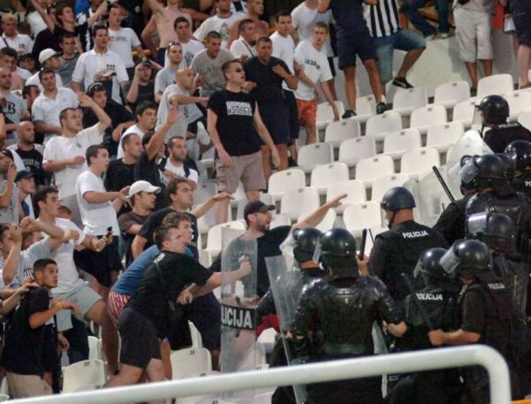 Grobari ukopali Partizan