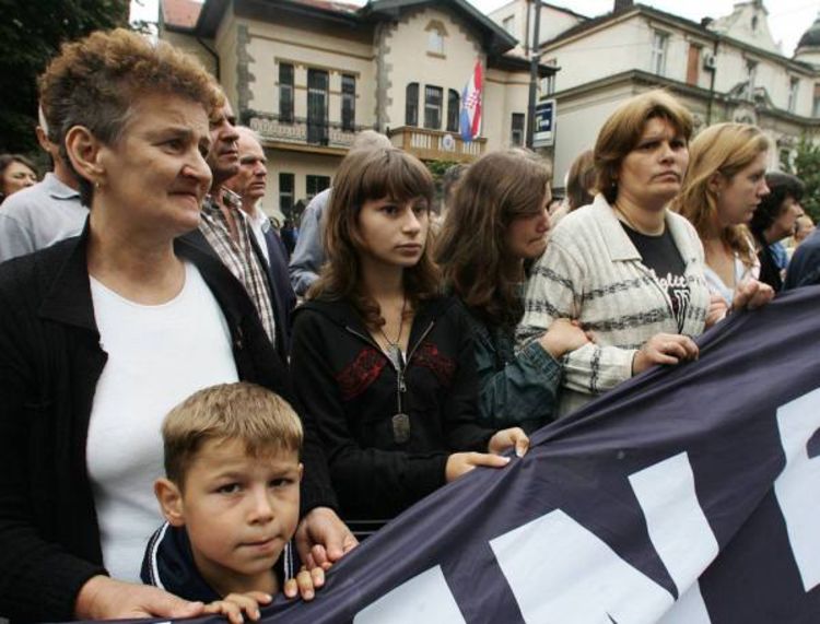 U Srbiji protesti, u Hrvatskoj slavlje
