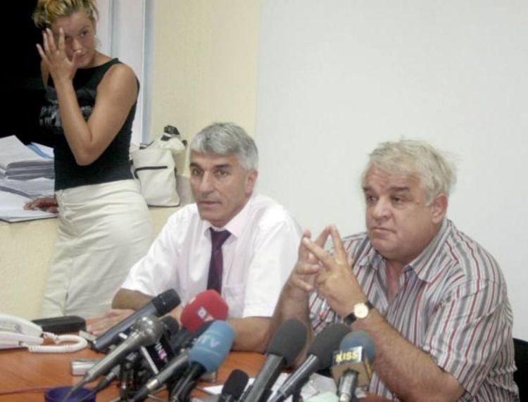 Vozači čekaju i 12 časova