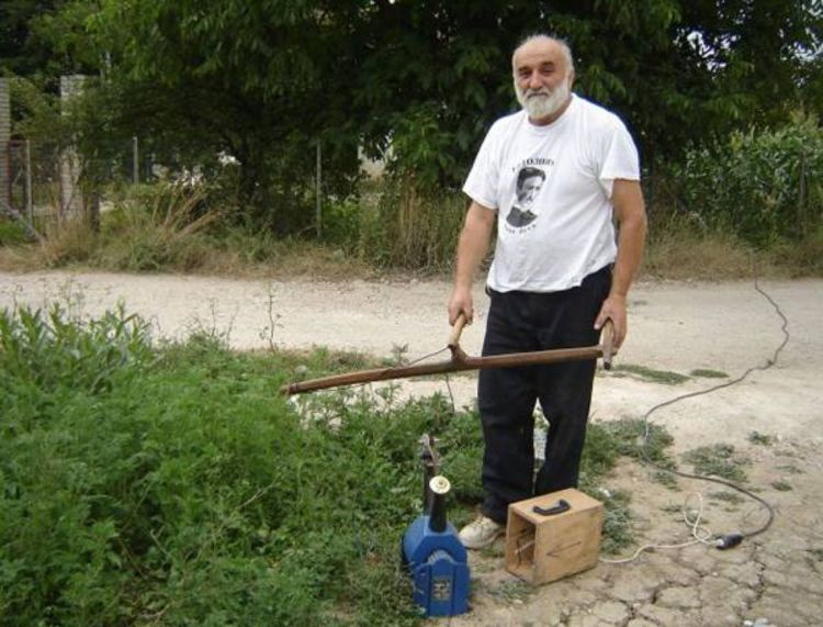 Ambroziju uništava strujom