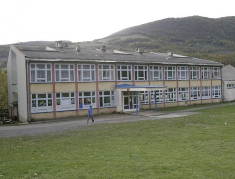 Učenici piju zagađenu vodu