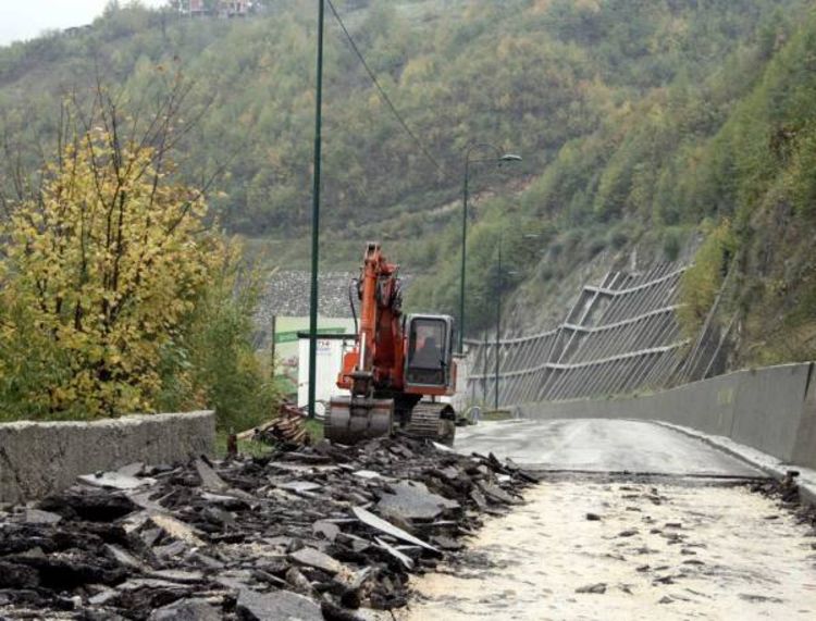 Klizišta ugrožavaju hiljade kuća i puteva