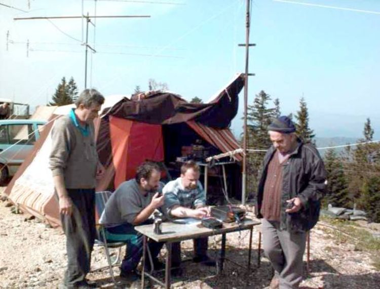 Radio amateri u ratu povezivali ljude, a sada sami razjedinjeni