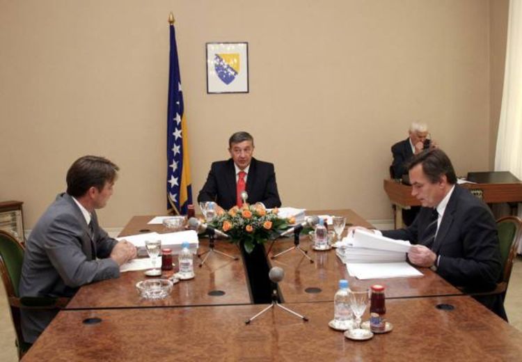 Nema konsultacija, Silajdžić u SAD
