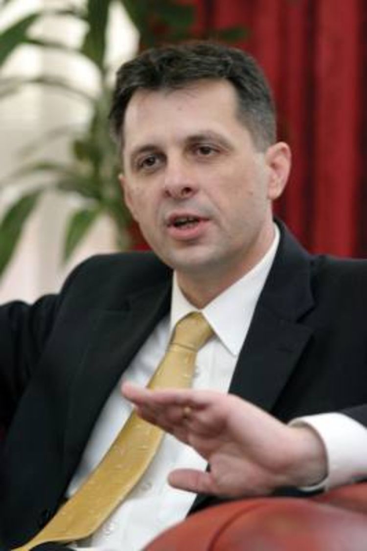 Prvo riješiti krizu, pa realizovati deklaraciju