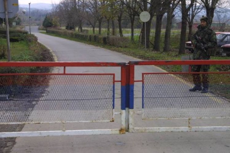 Vojska predaje kasarne u Zalužanima i Tuzli